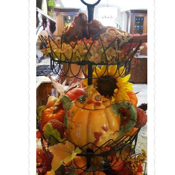 Vintage Two Tier Metal Display Baskets Stand - Picture 14 of 14